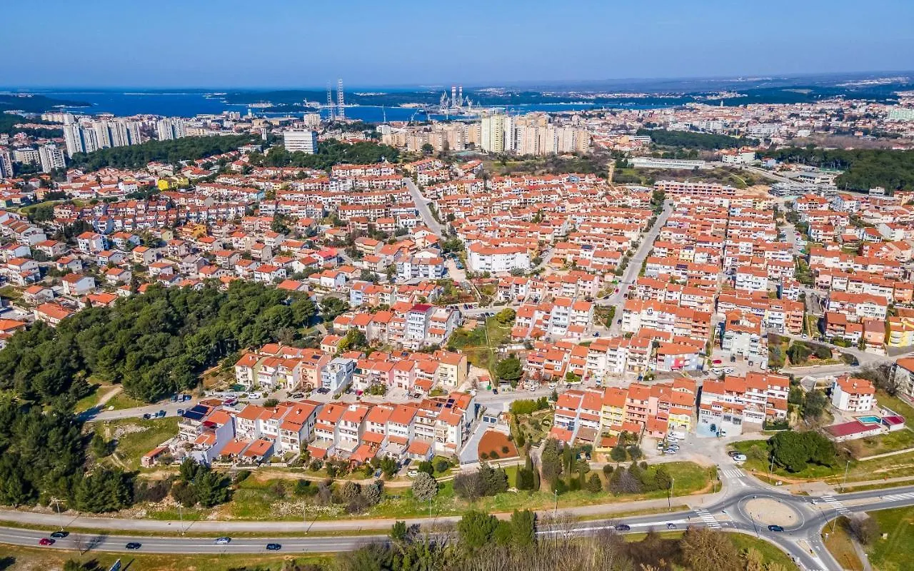 Apartment Blue Pula, New, Family Friendly, Comfortable, Free Parking And Wifi Pula