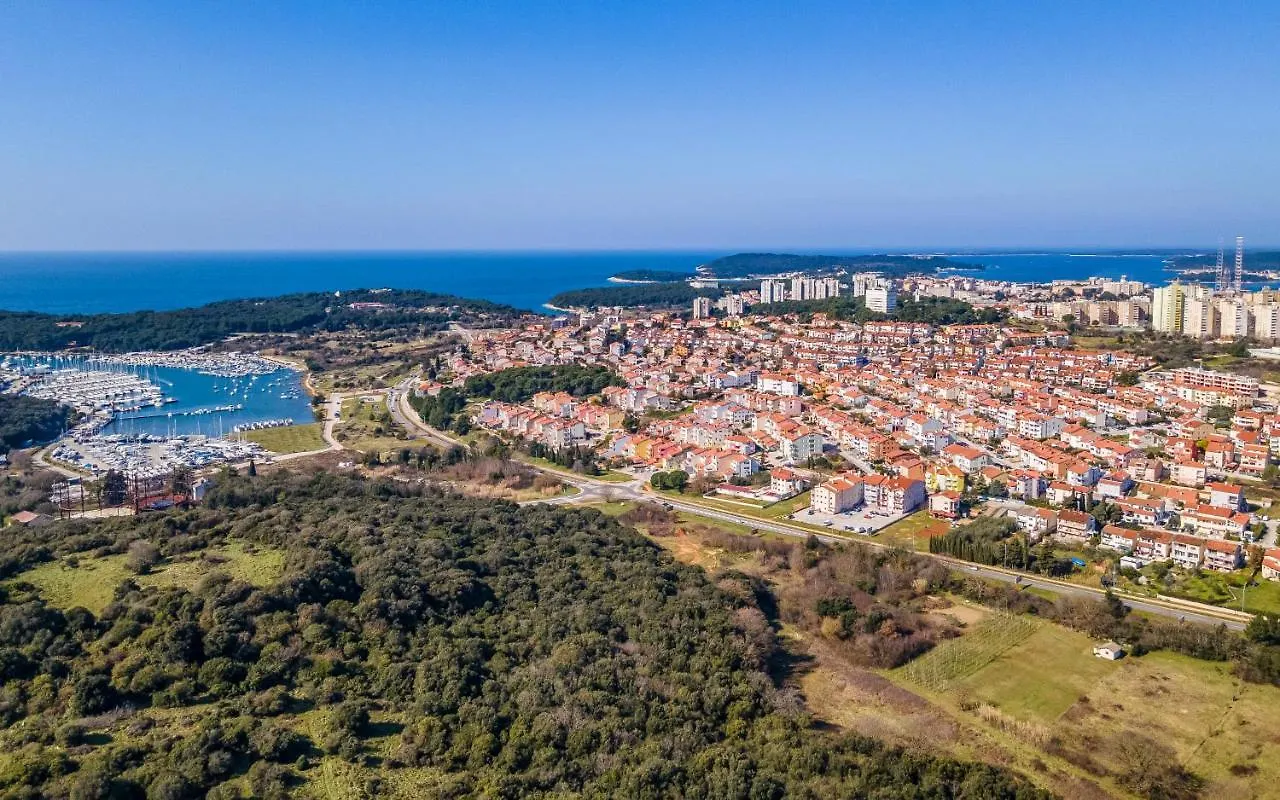 Apartment Blue Pula, New, Family Friendly, Comfortable, Free Parking And Wifi