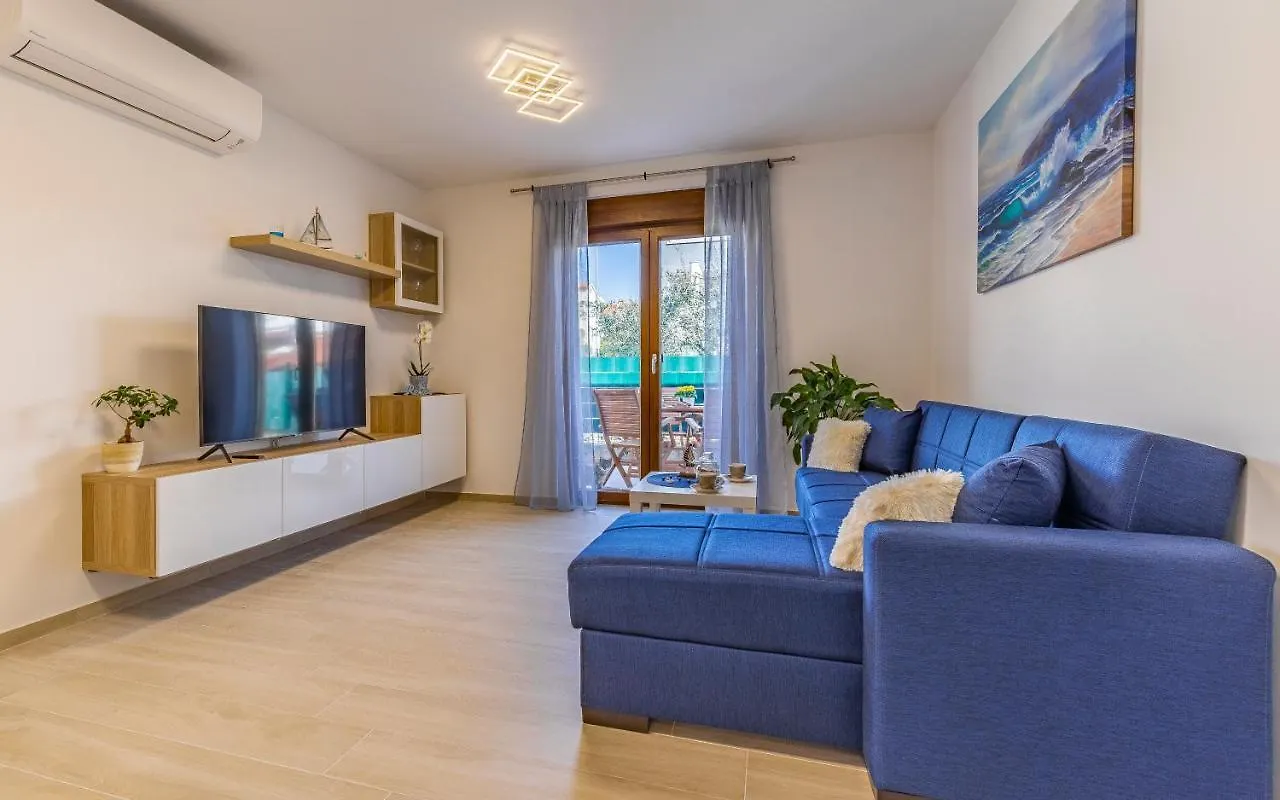 Apartment Blue Pula, New, Family Friendly, Comfortable, Free Parking And Wifi 0*, Pula