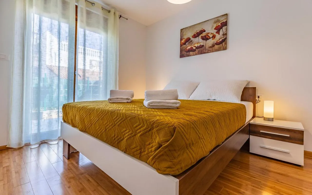 Apartment Blue Pula, New, Family Friendly, Comfortable, Free Parking And Wifi