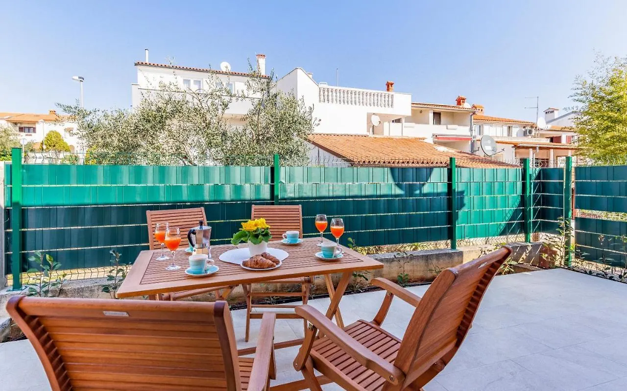 Apartment Blue Pula, New, Family Friendly, Comfortable, Free Parking And Wifi