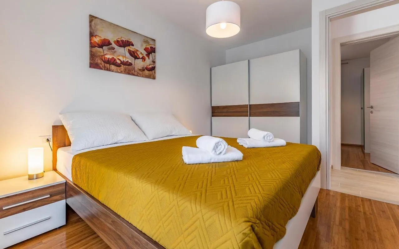 Apartment Blue Pula, New, Family Friendly, Comfortable, Free Parking And Wifi