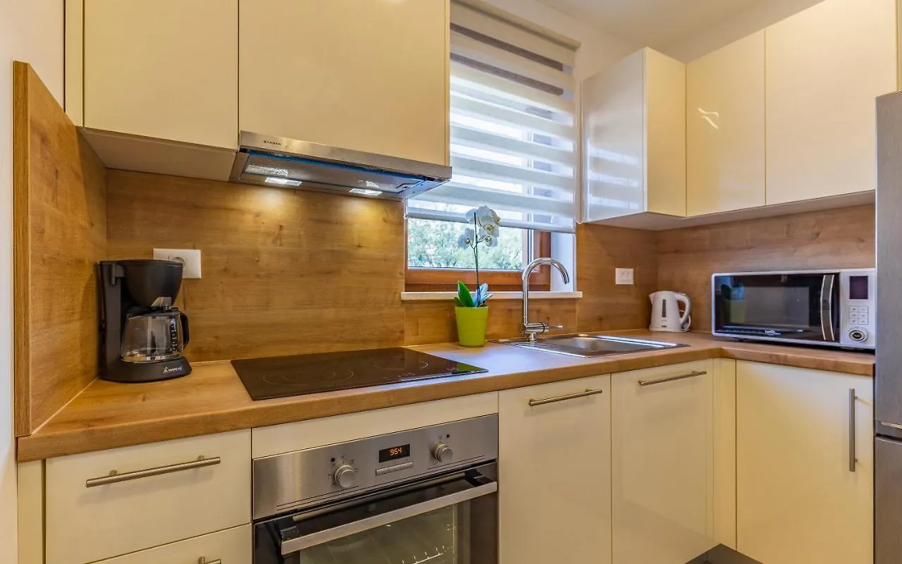 Apartment Blue Pula, New, Family Friendly, Comfortable, Free Parking And Wifi