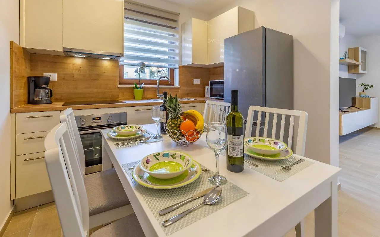 Apartment Blue Pula, New, Family Friendly, Comfortable, Free Parking And Wifi Croatia