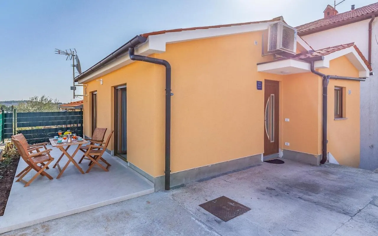 Apartment Blue Pula, New, Family Friendly, Comfortable, Free Parking And Wifi Pula