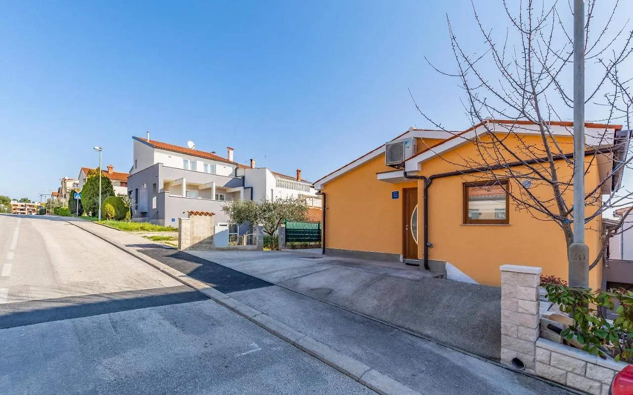 Apartment Blue Pula, New, Family Friendly, Comfortable, Free Parking And Wifi 0*, Pula
