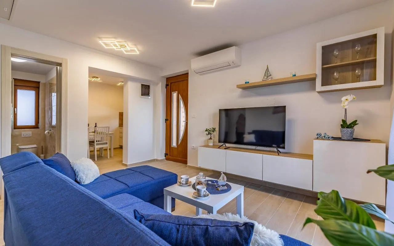 Apartment Blue Pula, New, Family Friendly, Comfortable, Free Parking And Wifi Croatia