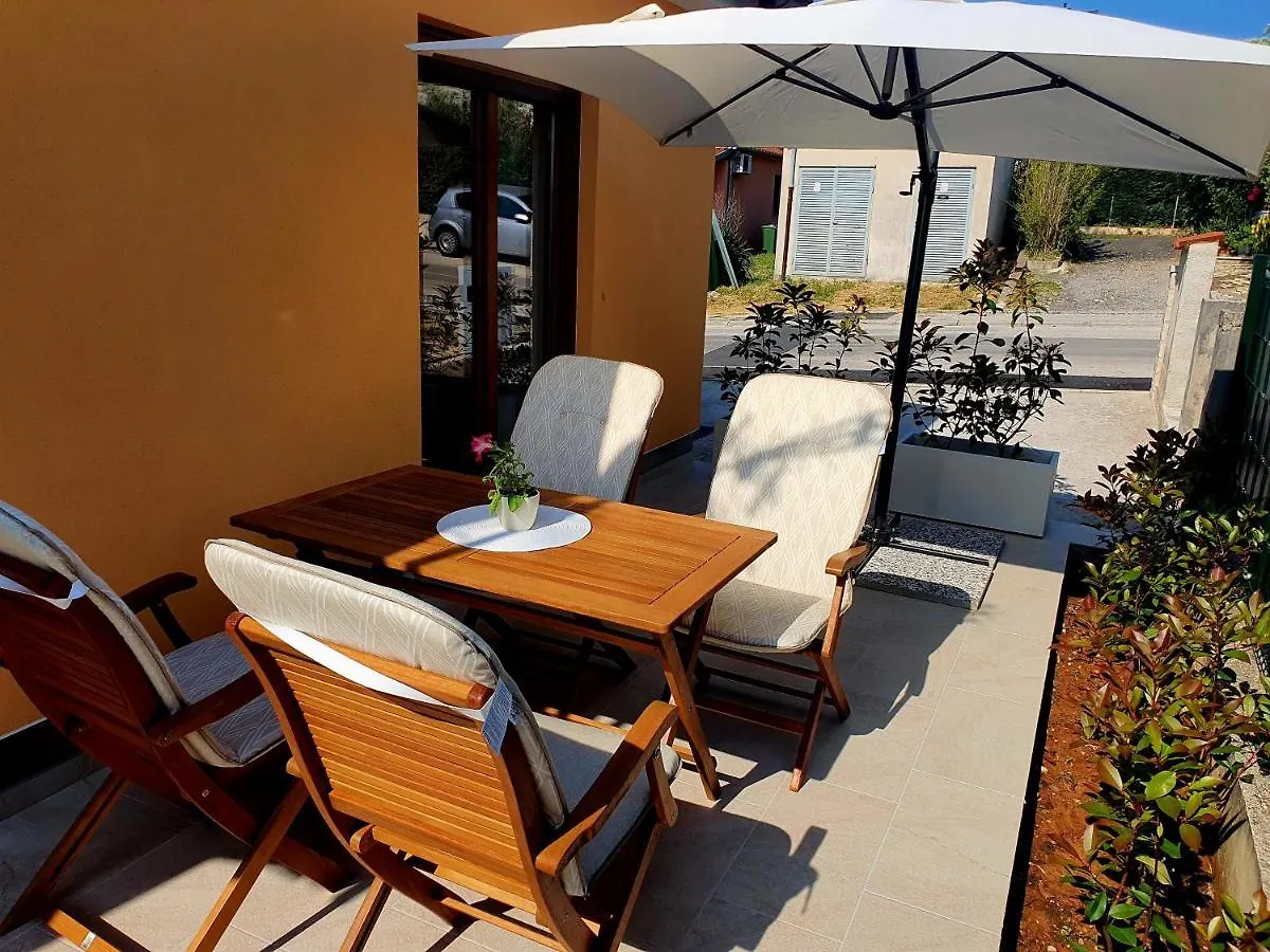 Apartment Blue Pula, New, Family Friendly, Comfortable, Free Parking And Wifi  Pula